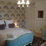 Wisteria House 3*