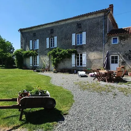 Wisteria House Bed & Breakfast Chanteloup (Deux-Sevres)
