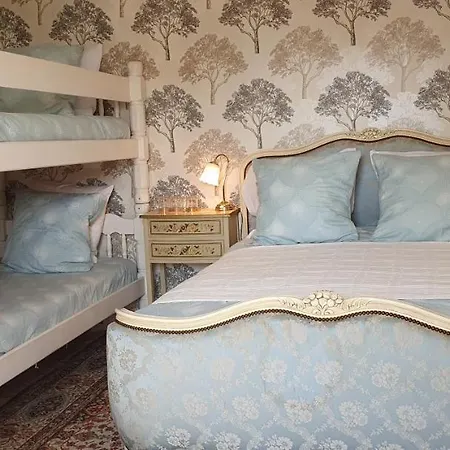 Wisteria House Bed & Breakfast *