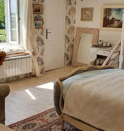 Wisteria House Chanteloup (Deux-Sevres)