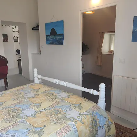 Wisteria House Chanteloup (Deux-Sevres)