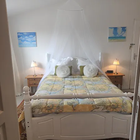 Wisteria House Bed & Breakfast Chanteloup (Deux-Sevres)
