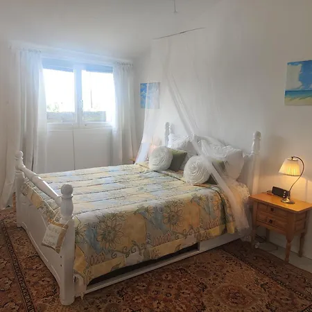 Wisteria House Bed & Breakfast Chanteloup (Deux-Sevres)