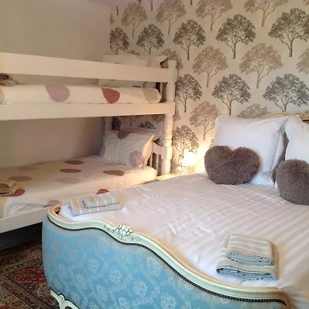 Bed & Breakfast Wisteria House *