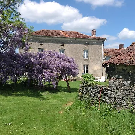 Wisteria House Bed & Breakfast Chanteloup (Deux-Sevres)