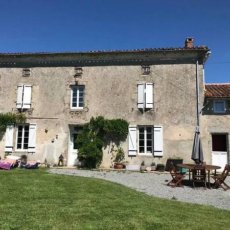 Wisteria House Bed & Breakfast Chanteloup (Deux-Sevres)